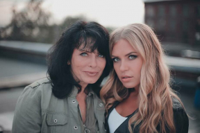 Рита Дакота рассказала, за что задерживали ее маму и как той «чудом удалось уехать»