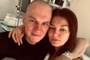 Фотофакт. Анджей Почобут с женой Оксаной в больничной палате